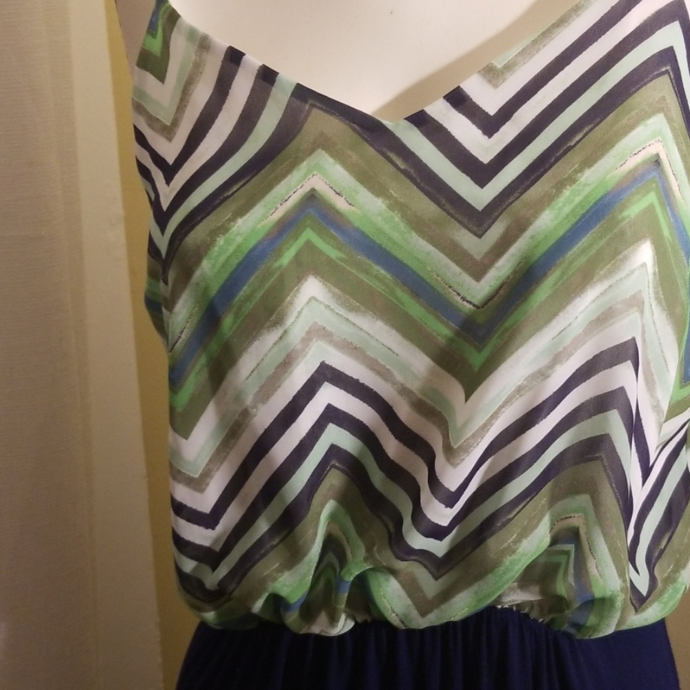 Dress - Picture 2 of 5